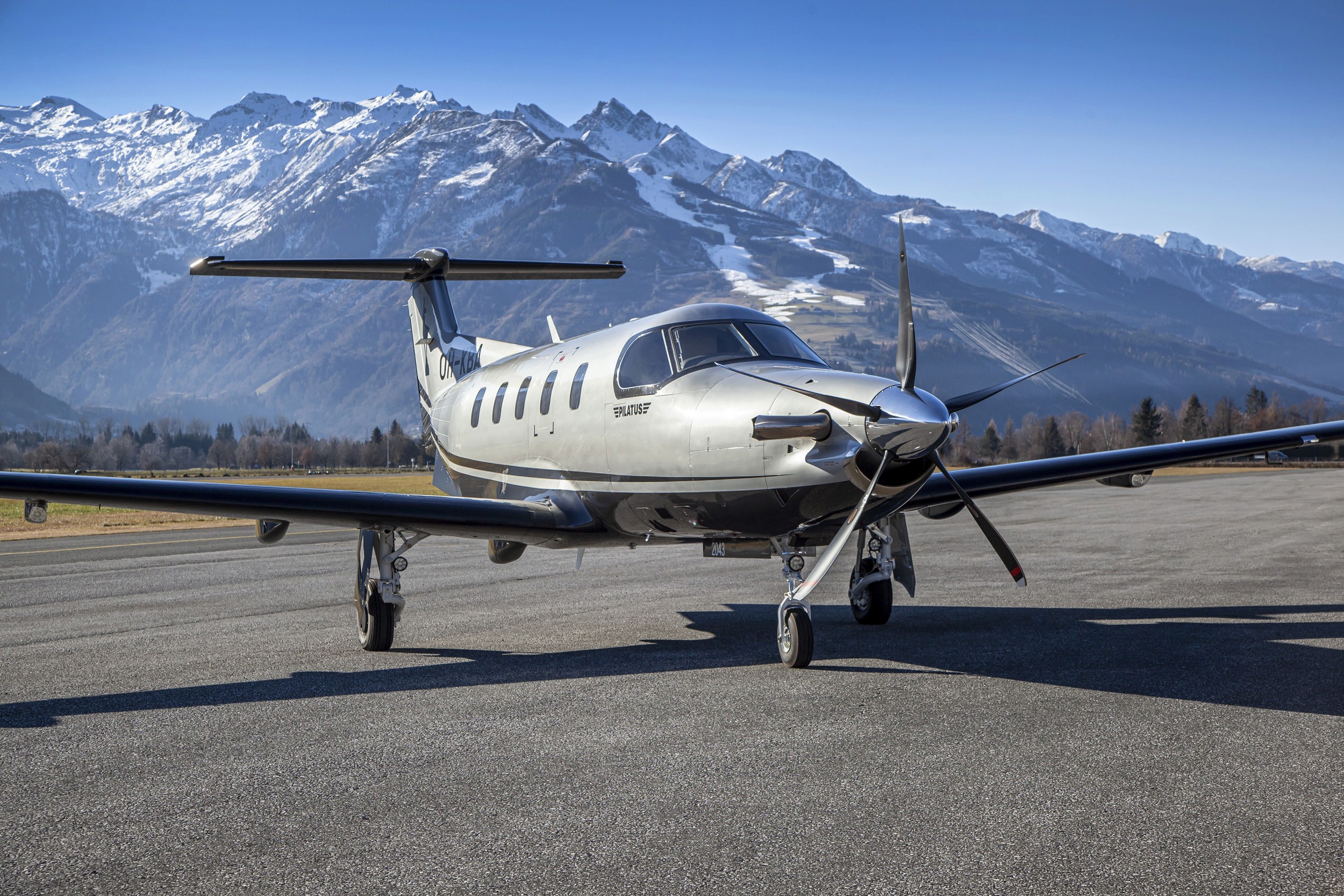 Extérieur du PC-12 à l'aéroport de Kitzbühel