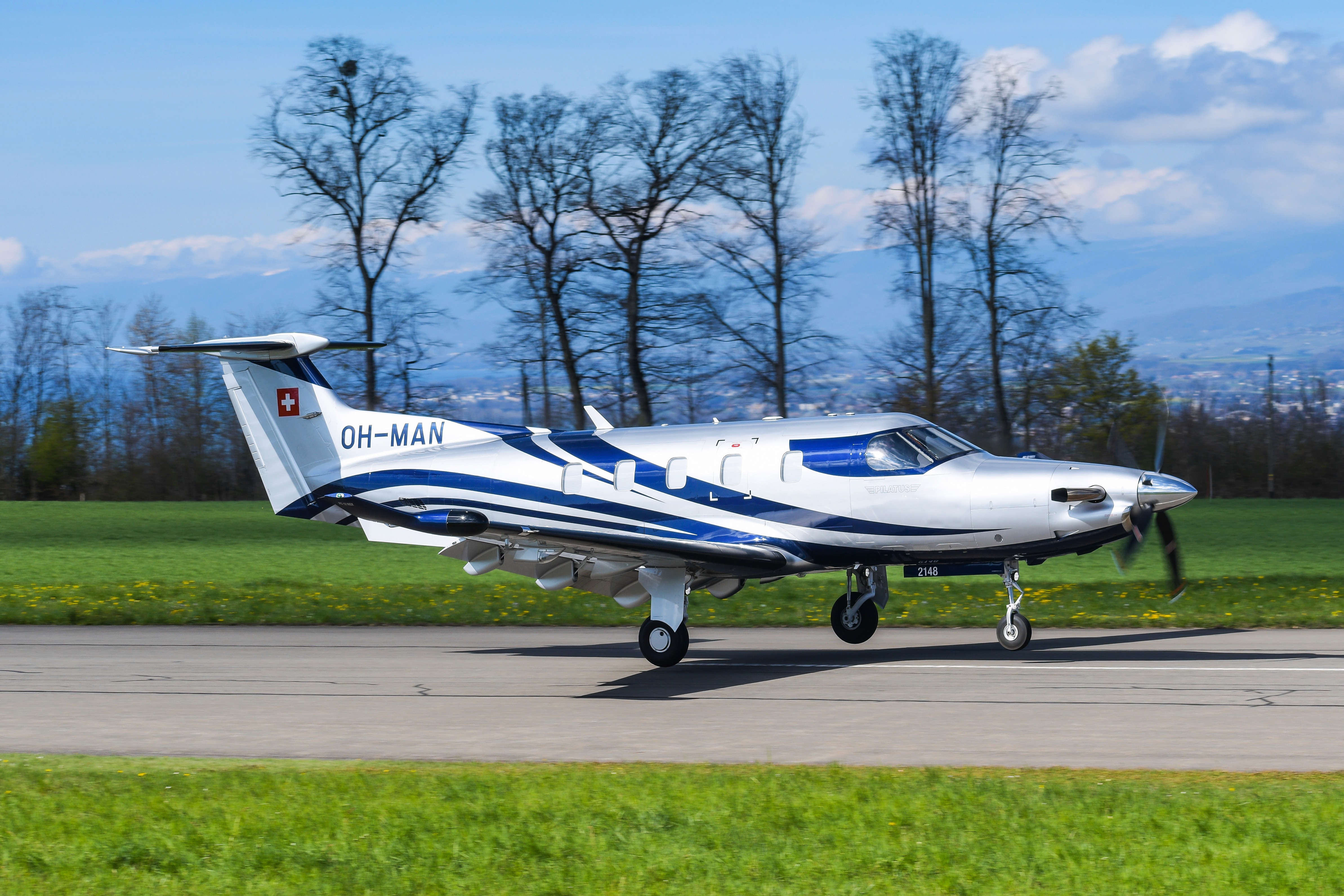 Pilatus PC-12 sur la piste de l’aéroport de Lausanne