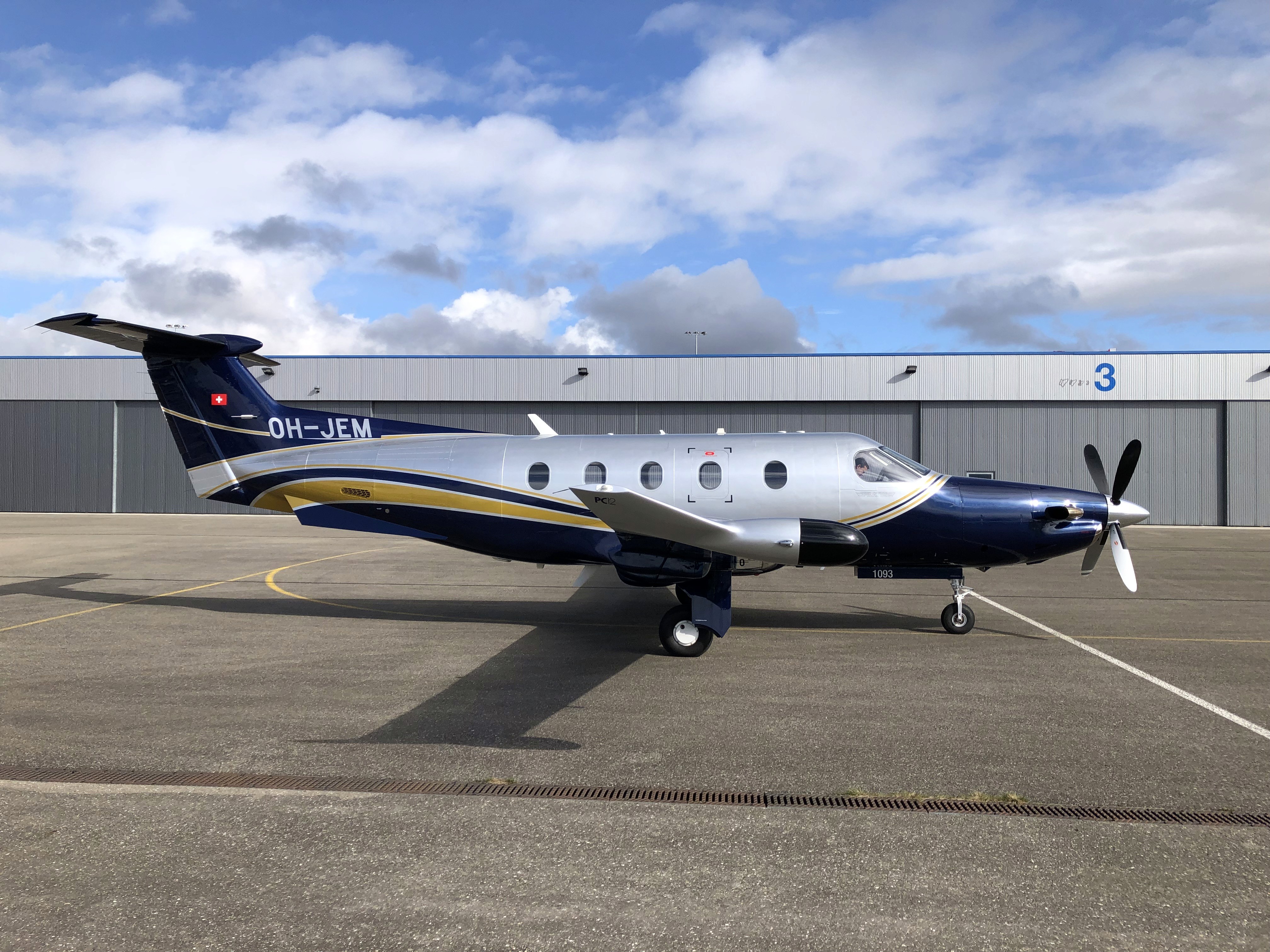 Pilatus PC-12 stationné à l’aéroport de Lausanne