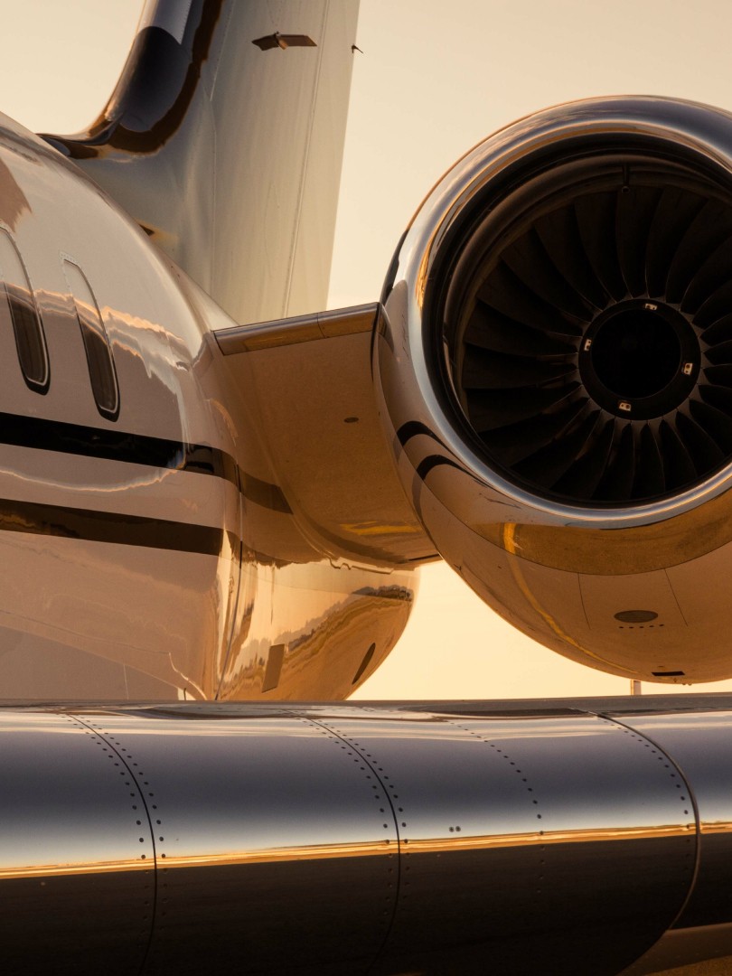 Gros plan sur un moteur d’avion