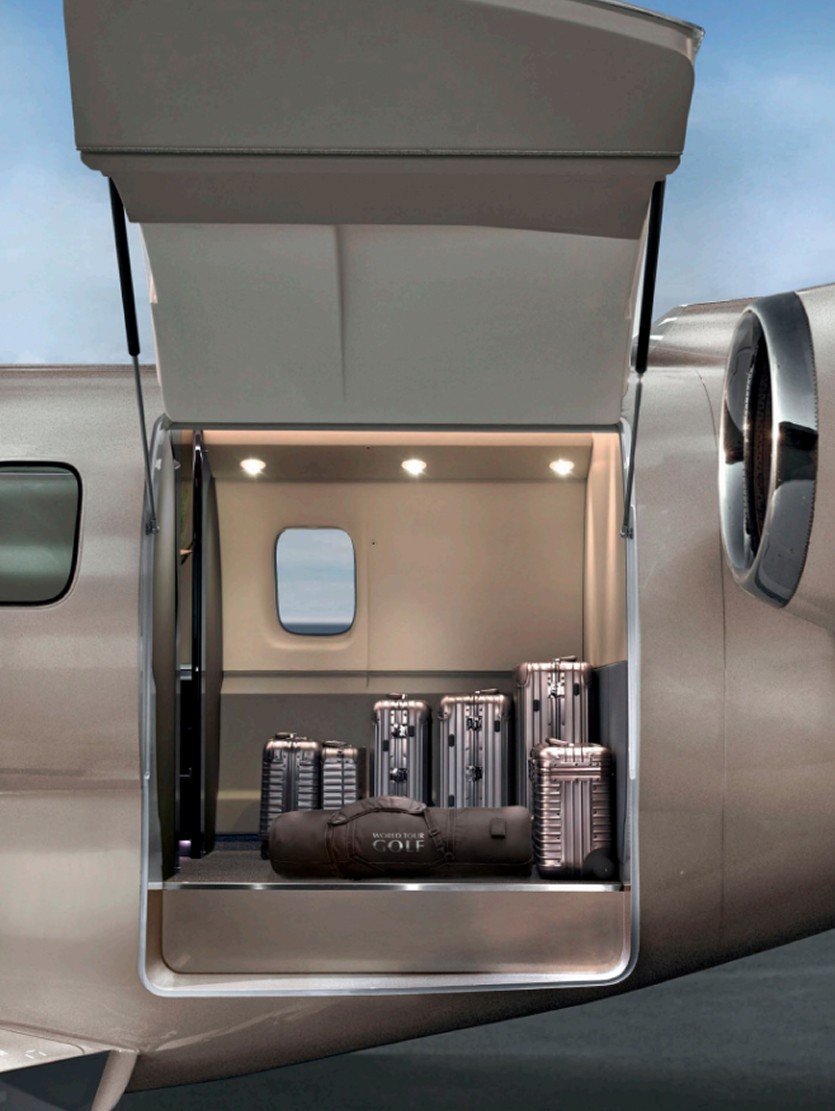 Pilatus PC-24 cargo door