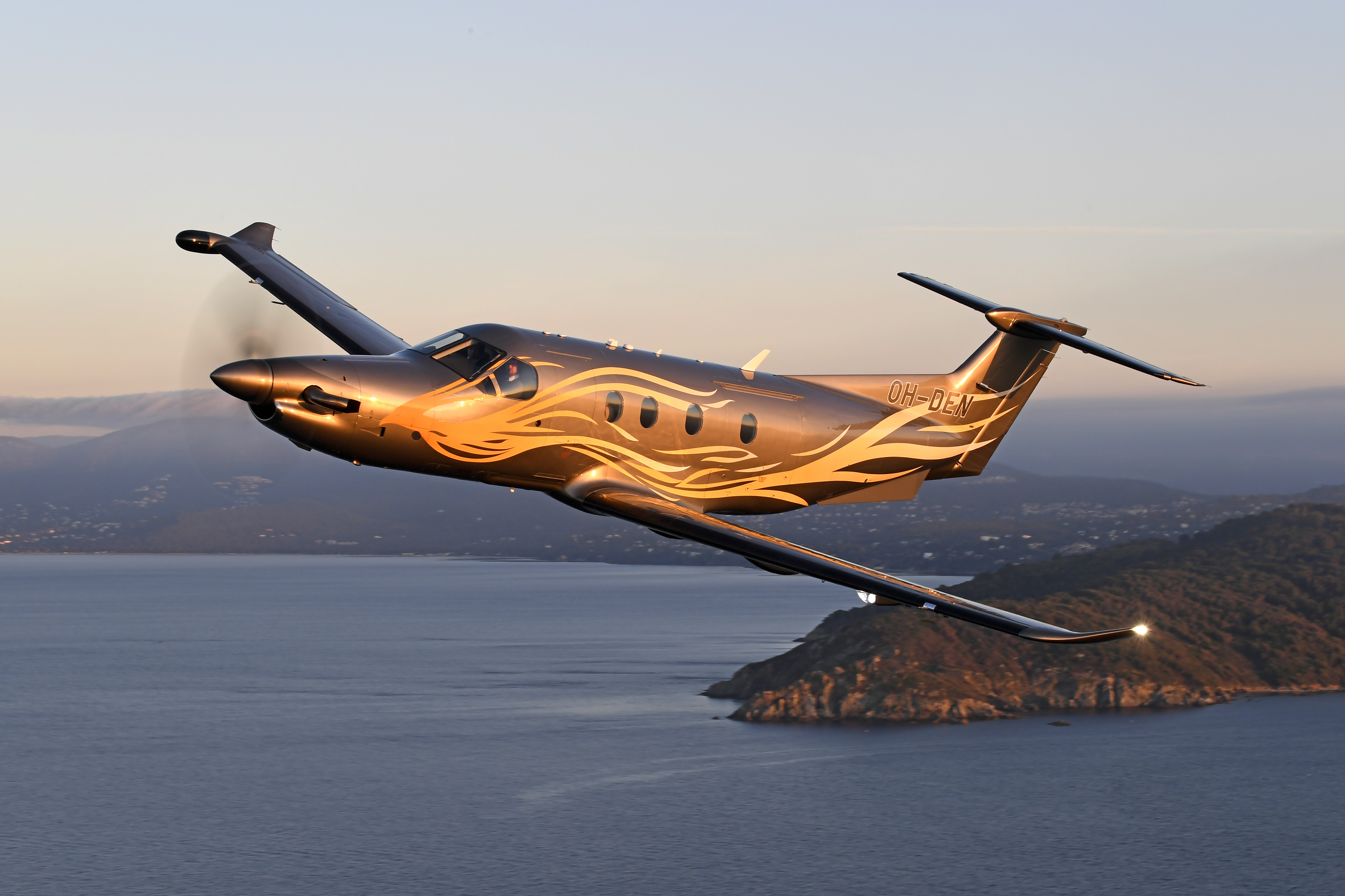 Pilatus PC-12 volant dans le sud de la France