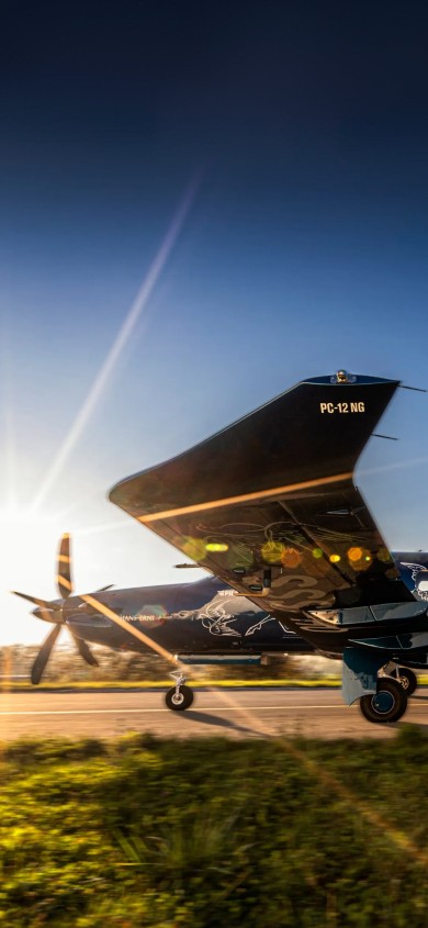 Pilatus PC-12 sur le point de décoller à l’aéroport de Lausanne