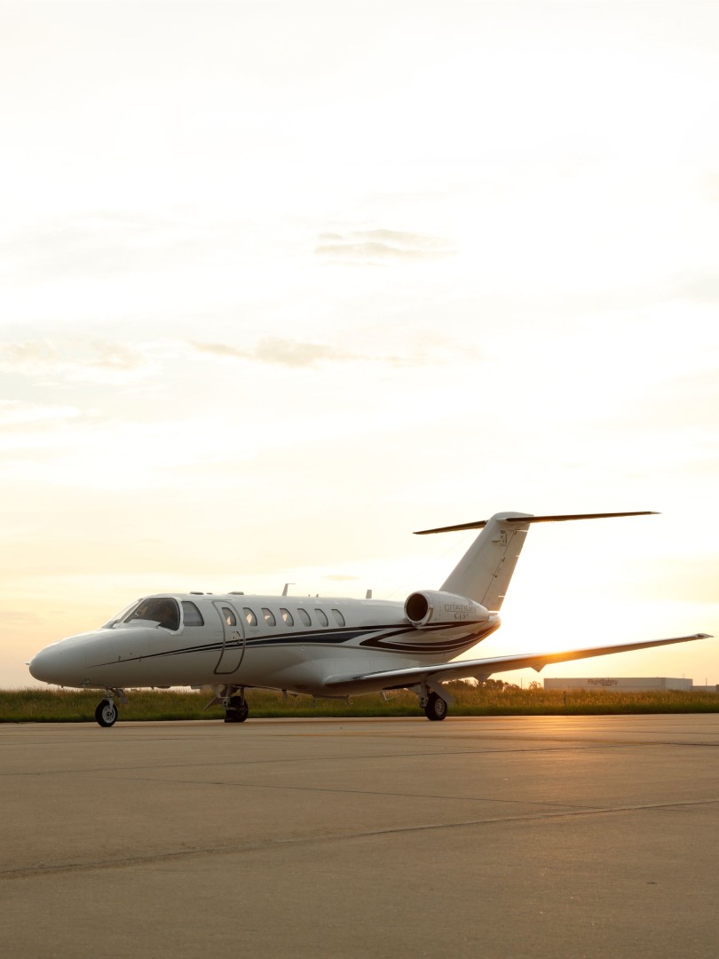 Citation CJ3 extérieur au coucher du soleil